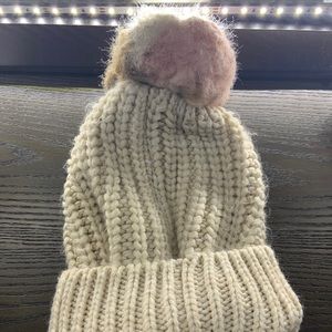 A winter/fall hat to keep the head warm !